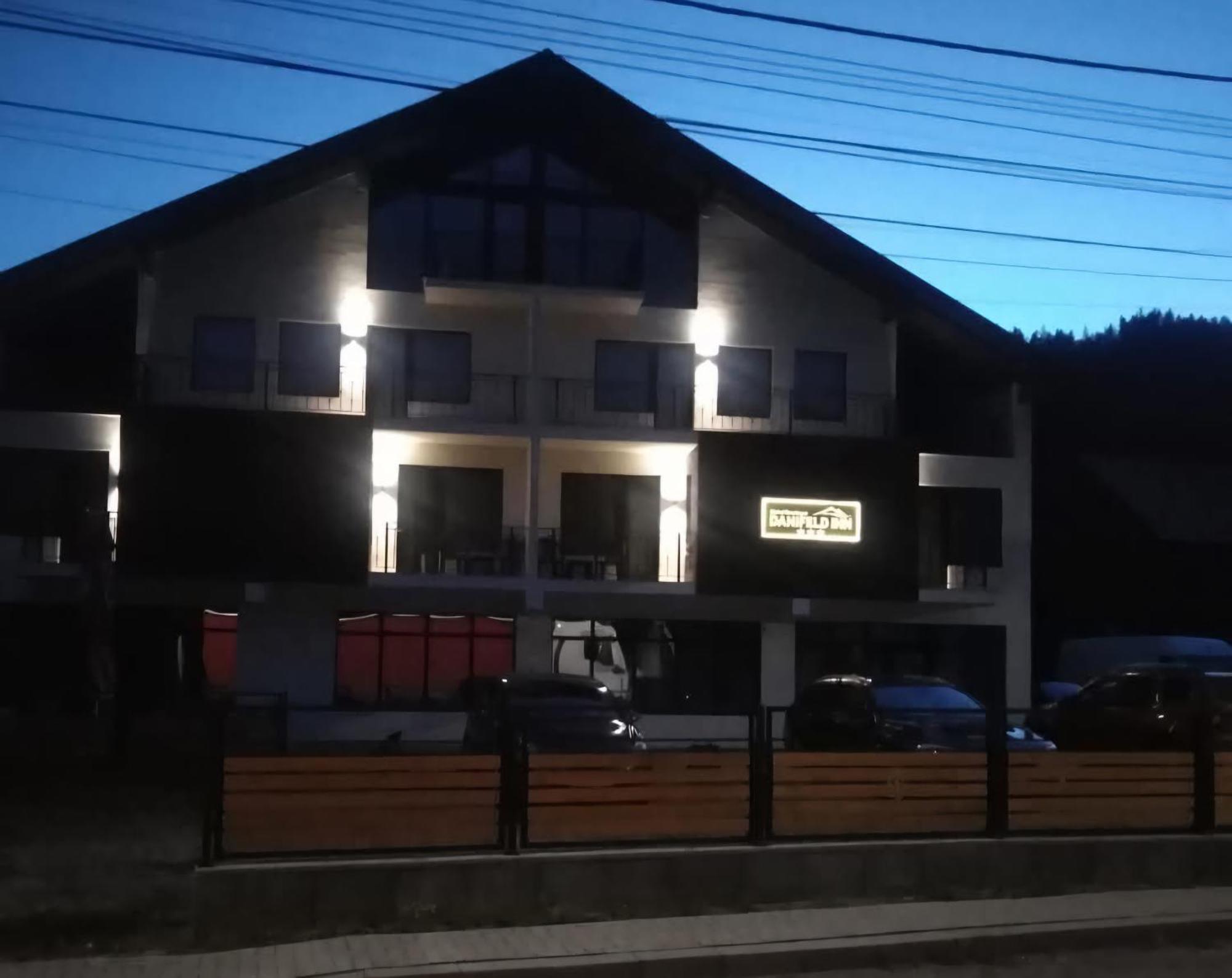 Danifeld Inn Voronet Exteriör bild