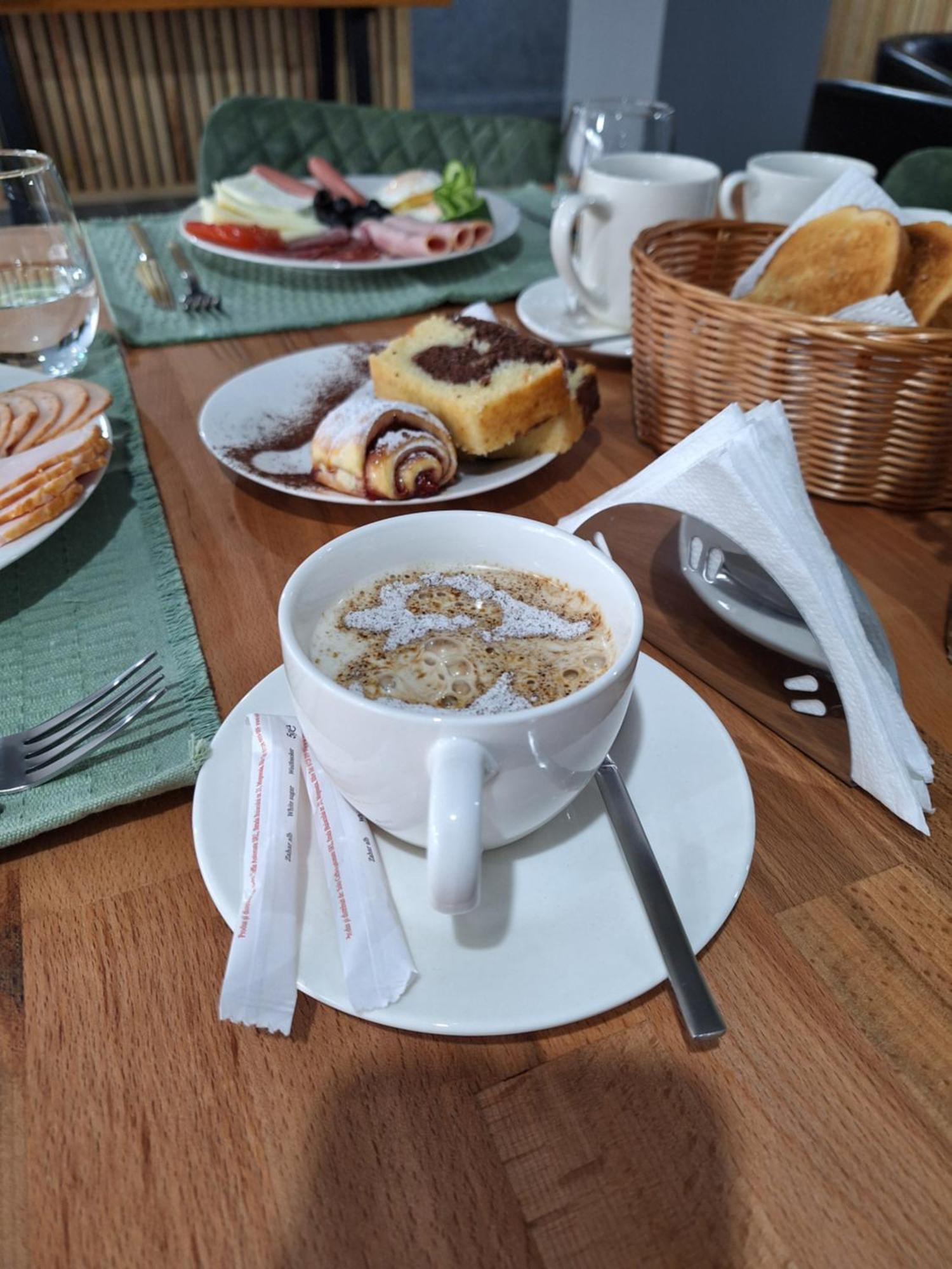 Danifeld Inn Voronet Exteriör bild